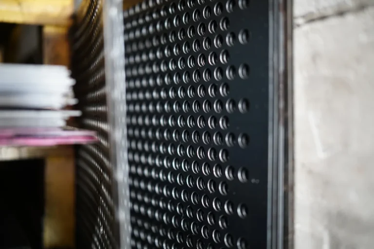 Plat Lubang / Perforated